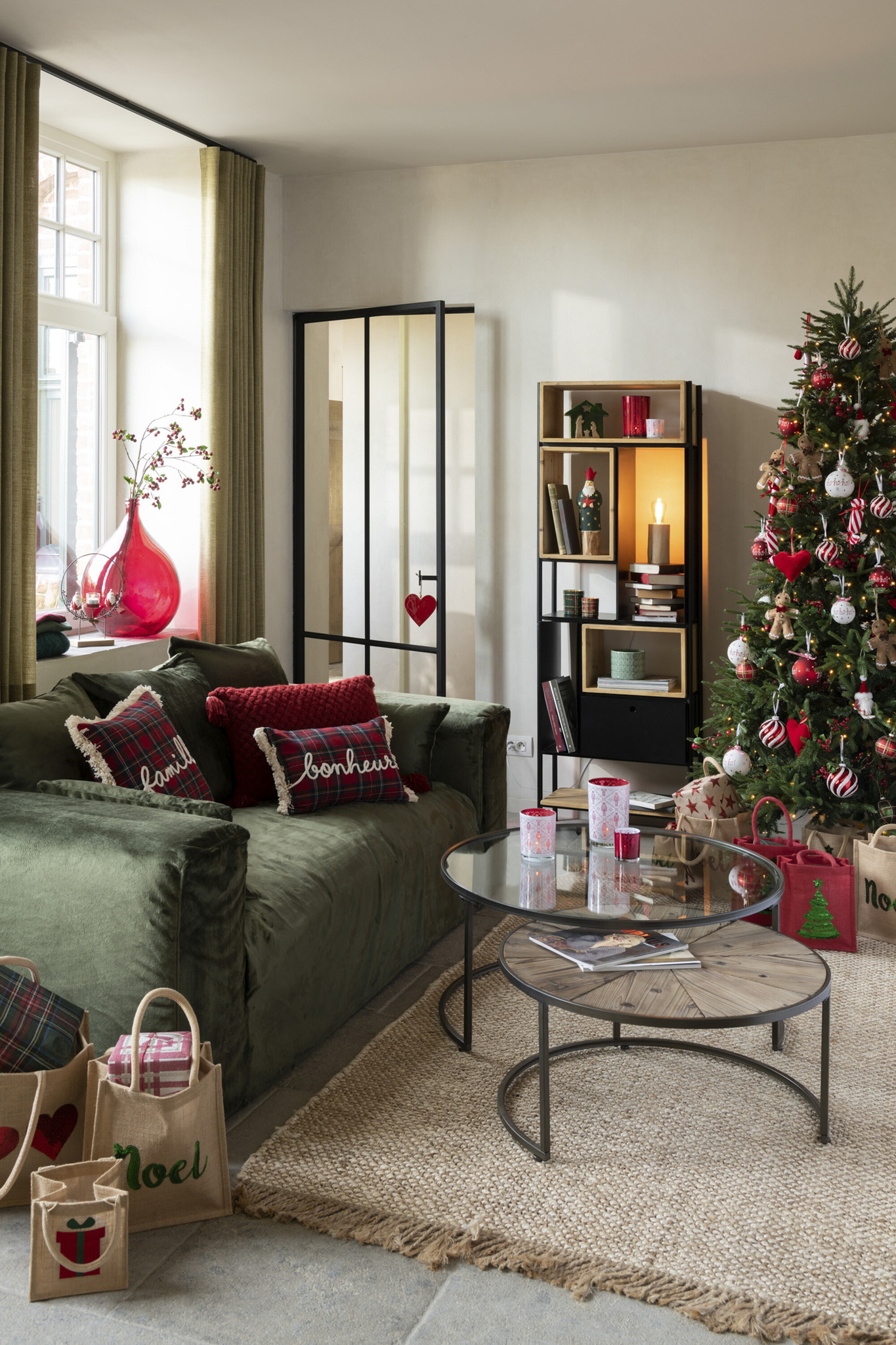 Set aus 2 runden Kaffeetischen – Bild 9